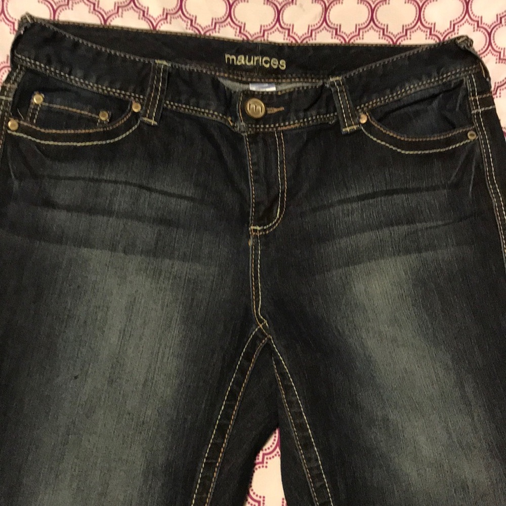 I am selling a brand new pair of Maurice’s jeans.